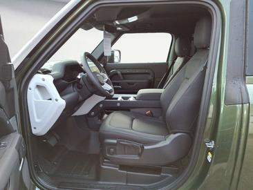 Land Rover Defender 90 D200 S 20' AT REIFEN AHK BLACKPACK — photo 2