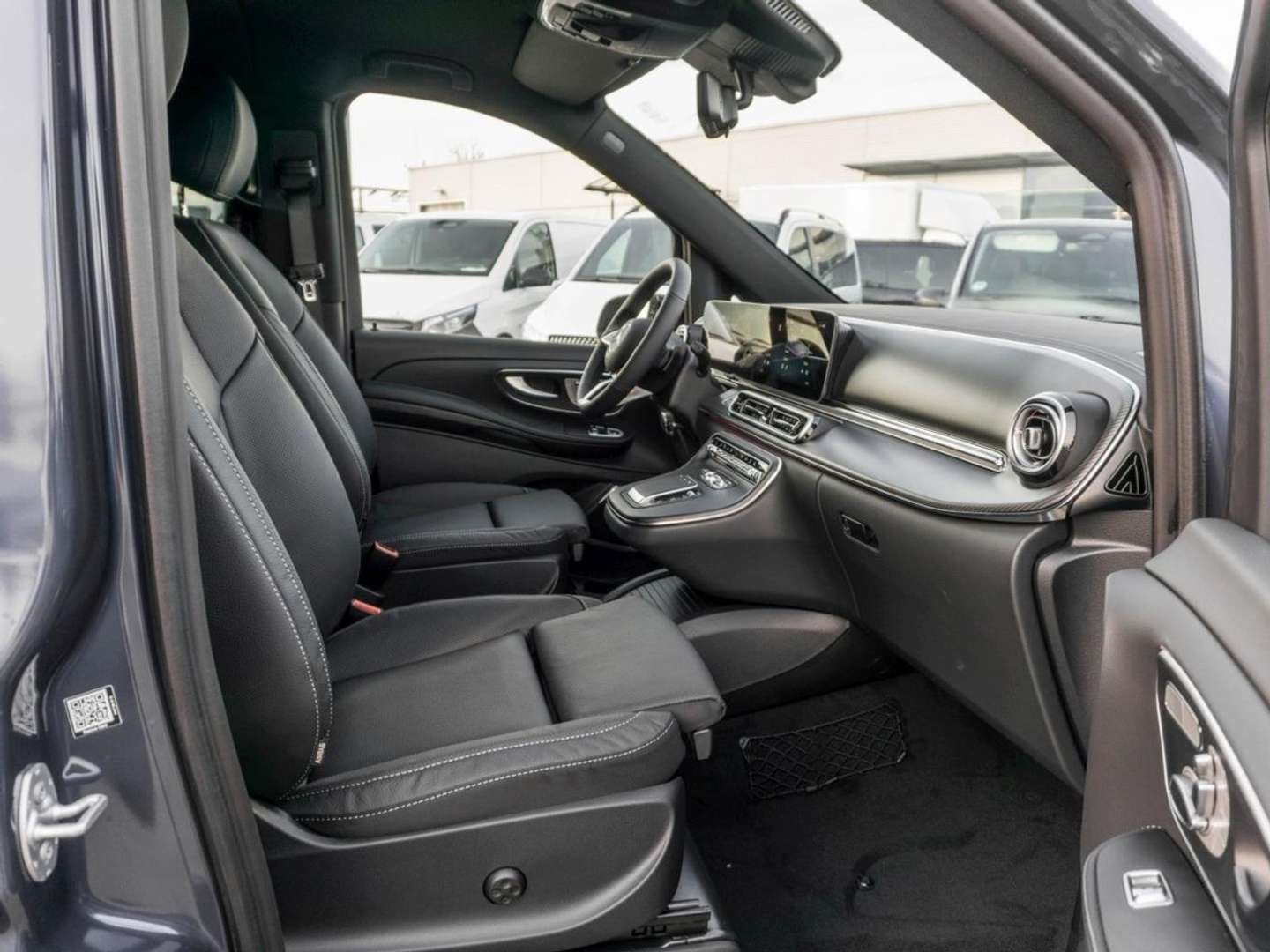 Mercedes V 300 D 300 Night - 2025 - Joinsteer - #9