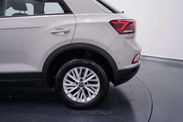Volkswagen T-Roc TDI Life — photo 31