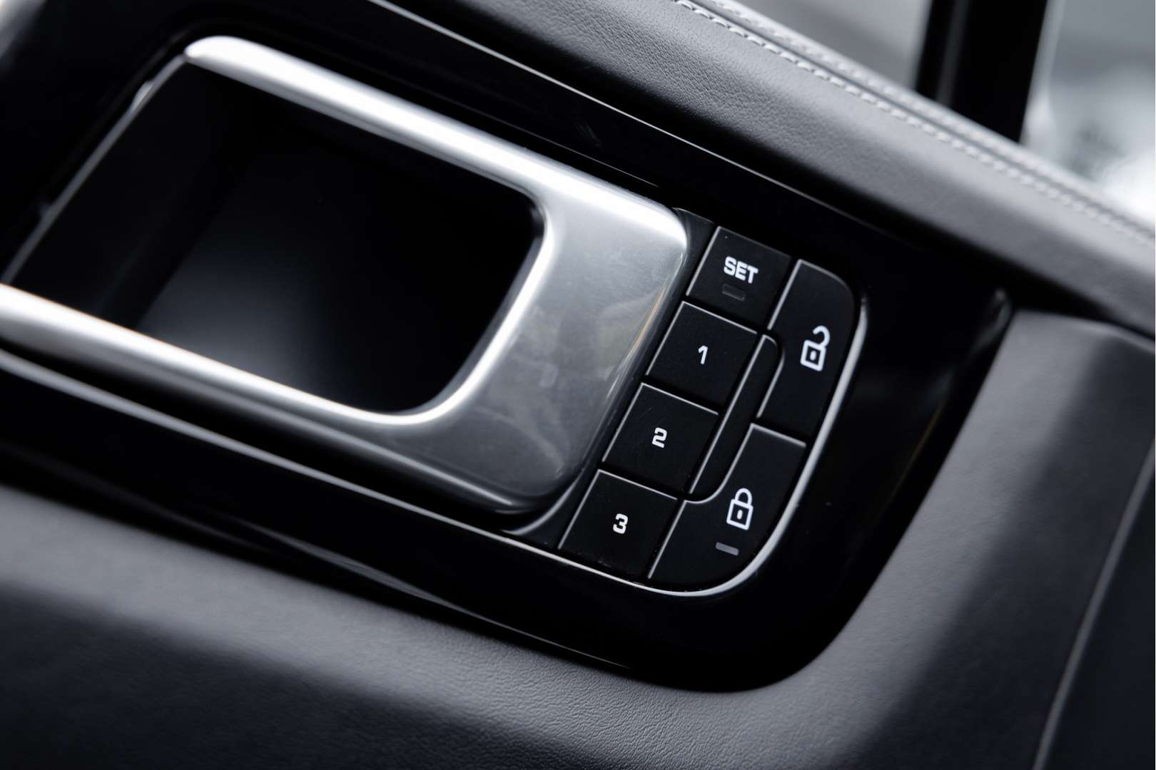 Porsche Cayenne II E-Hybrid Platinum Edition - 2023 - Joinsteer - #25