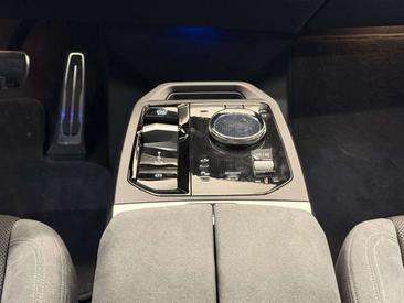 BMW IX XDrive60 — photo 11