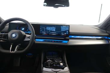BMW I5 XDrive40 — photo 11
