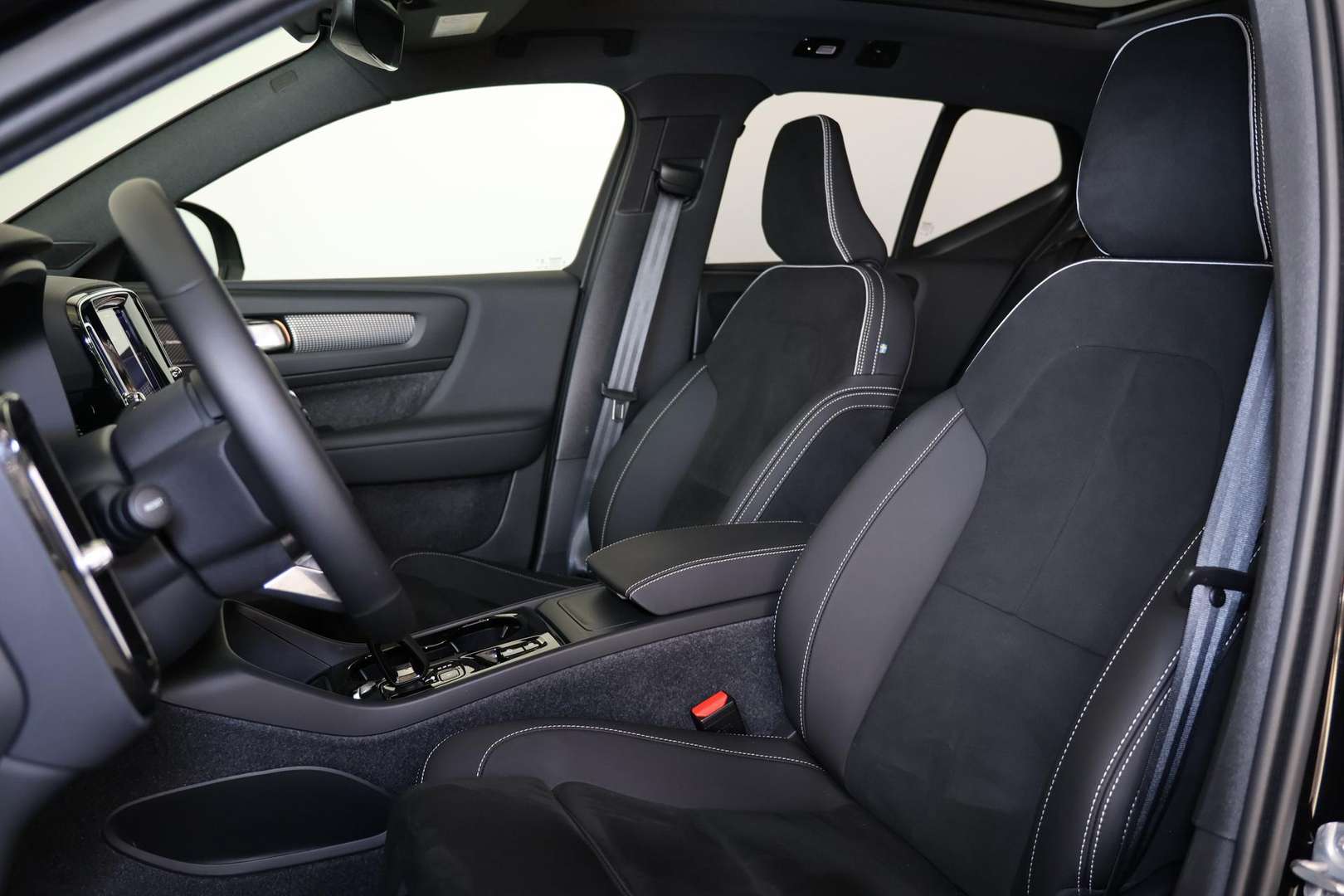Volvo XC40 B3 Ultra Black Edition - 2025 - Joinsteer - #14