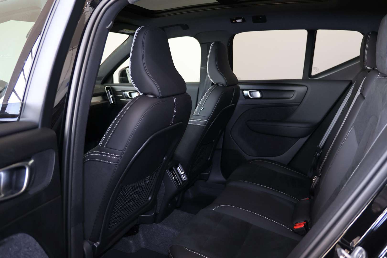 Volvo XC40 B3 Ultra Black Edition - 2025 - Joinsteer - #15