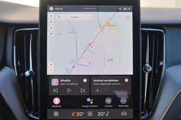 Volvo XC60 T6 Recharge Core — photo 6