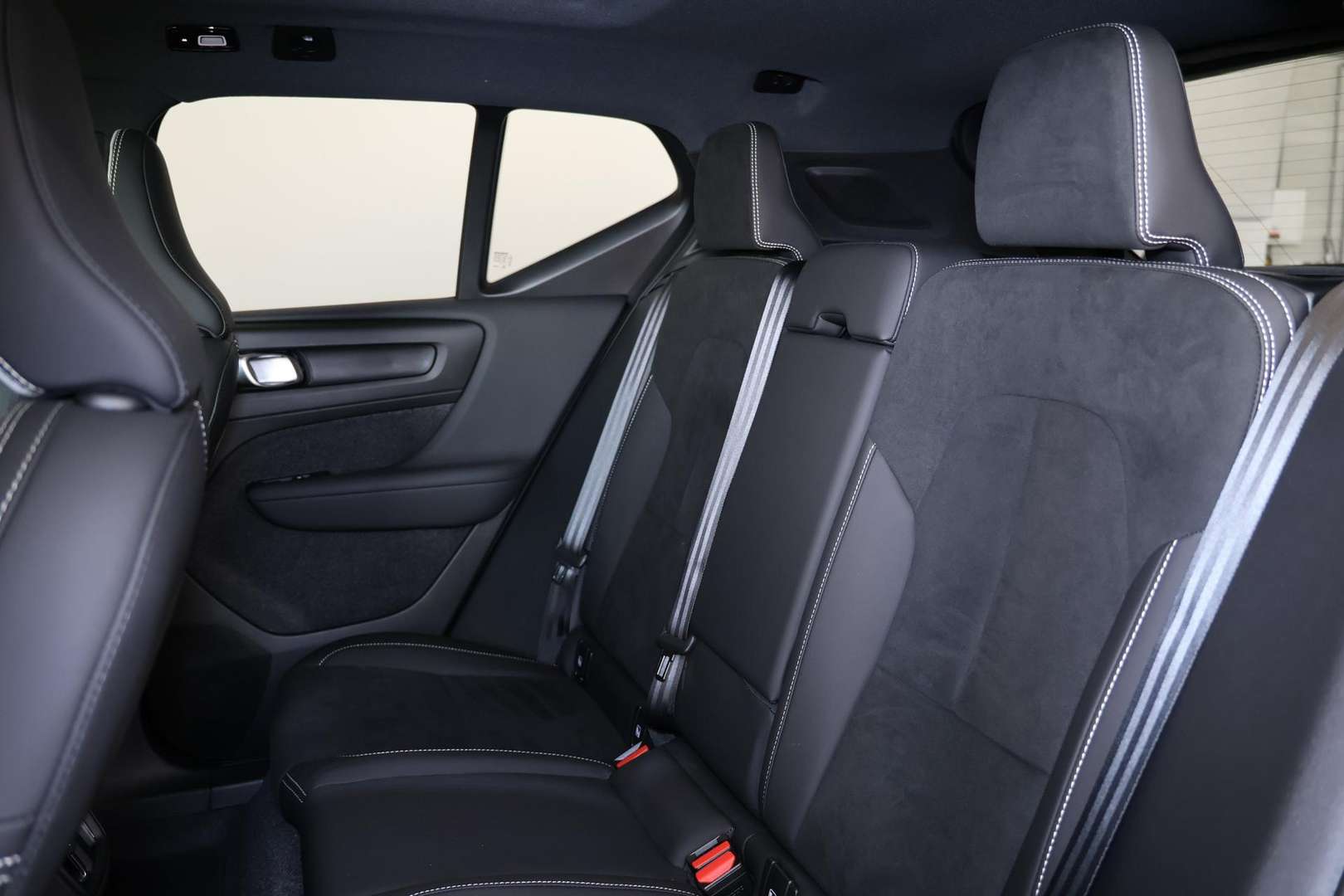 Volvo XC40 B3 Ultra Black Edition - 2025 - Joinsteer - #16