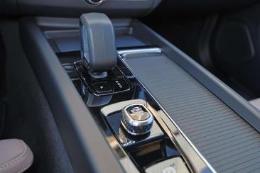 Volvo XC60 T6 Recharge Core — photo 9