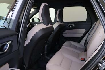 Volvo XC60 T6 Recharge Core — photo 14