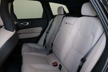 Volvo XC60 T6 Recharge Core — photo 15