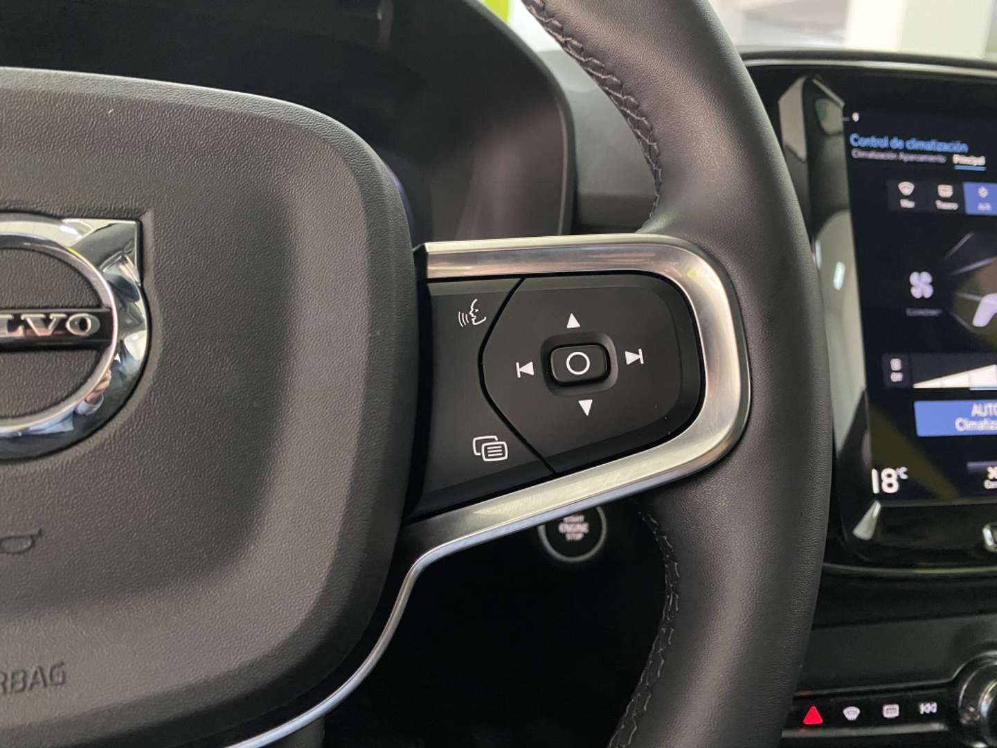 Volvo XC40 B4 Momentum - 2022 - Joinsteer - #24