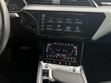 Audi Q8 E-tron S Line 55 E-tron — photo 11