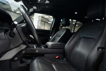 Land Rover Defender 110 P400e AWD — photo 10