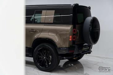 Land Rover Defender 110 P400e AWD — photo 11