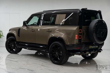 Land Rover Defender 110 P400e AWD — photo 13