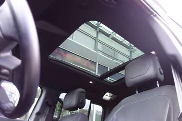 Land Rover Defender 110 D300 7SITZ/LUFT/PANO/STDHZG/AHK — photo 7