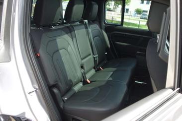 Land Rover Defender 110 D300 7SITZ/LUFT/PANO/STDHZG/AHK — photo 8