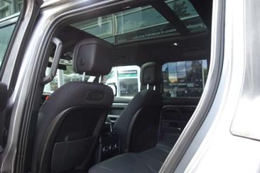 Land Rover Defender 110 D300 7SITZ/LUFT/PANO/STDHZG/AHK — photo 10