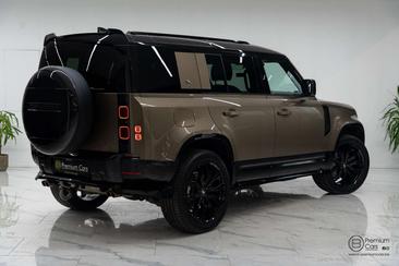 Land Rover Defender 110 P400e AWD — photo 17