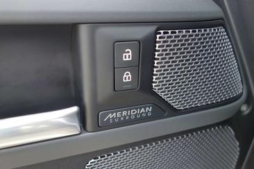 Land Rover Defender 110 D300 7SITZ/LUFT/PANO/STDHZG/AHK — photo 27