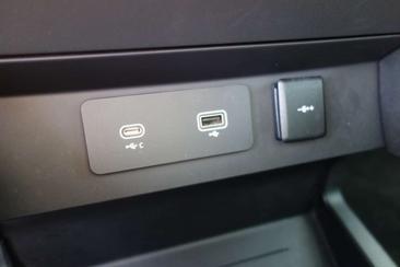 Land Rover Defender 110 D300 7SITZ/LUFT/PANO/STDHZG/AHK — photo 32