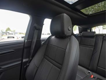 Land Rover Range Rover Evoque P300e AWD R-Dynamic SE — photo 18