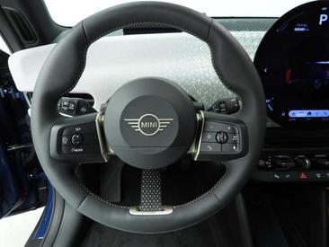 Mini 3 Portes JCW Cooper SE — photo 11