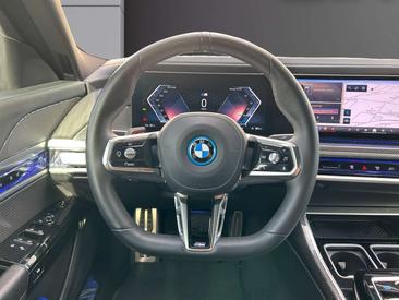 BMW I7 M60 XDrive — photo 11