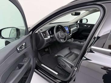 Volvo XC60 B4 Core — photo 11