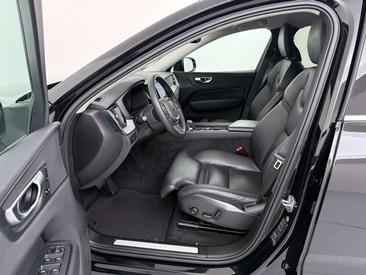 Volvo XC60 B4 Core — photo 12