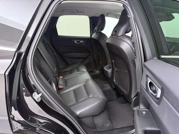 Volvo XC60 B4 Core — photo 21