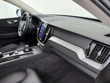 Volvo XC60 B4 Core — photo 24