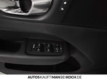Volvo XC60 B4 Core — photo 18