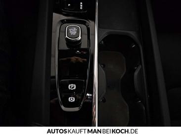Volvo XC60 B4 Core — photo 32