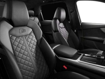 Audi SQ7 SUV — photo 10
