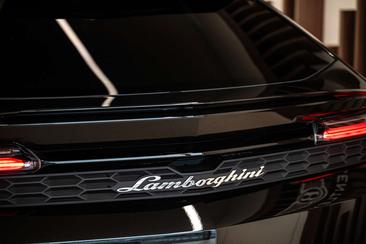 Lamborghini Urus — photo 16
