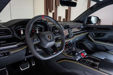 Lamborghini Urus — photo 22