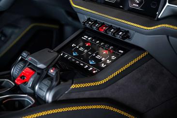Lamborghini Urus — photo 29