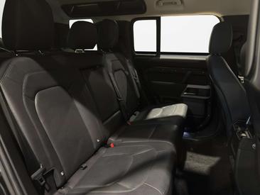 Land Rover Defender 110 SE 3.0 I6 MHEV — photo 17