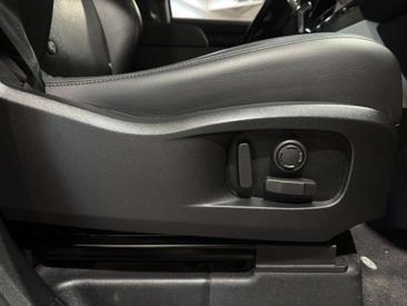 Land Rover Defender 110 SE 3.0 I6 MHEV — photo 26