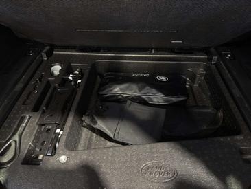 Land Rover Defender 110 SE 3.0 I6 MHEV — photo 28