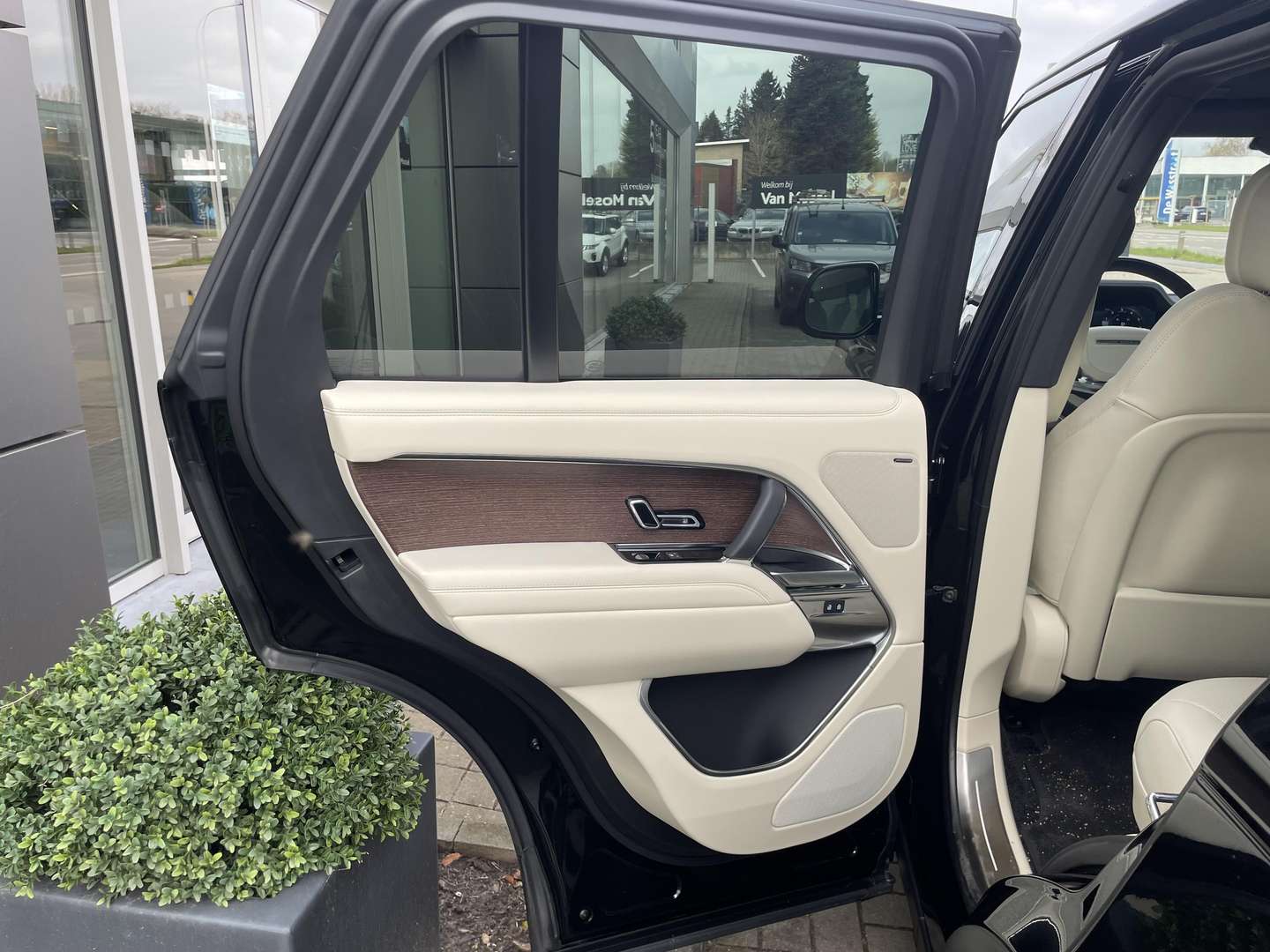 Land Rover Range Rover P460e SE EDITION - 2025 - Joinsteer - #25