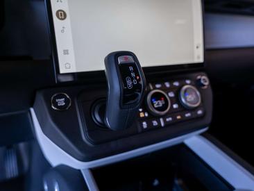 Land Rover Defender 90 D200 S KAMERA NAVI AHK LED 360° — photo 13