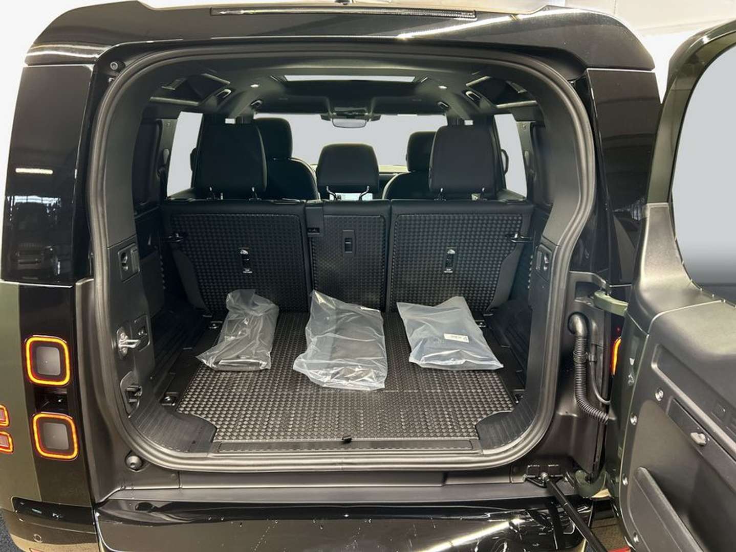 Land Rover Defender 110 X-Dynamic SE D250 - 2026 - Joinsteer - #11