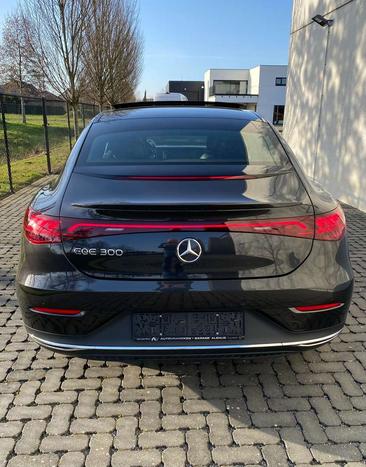 Mercedes EQE 300 — photo 4