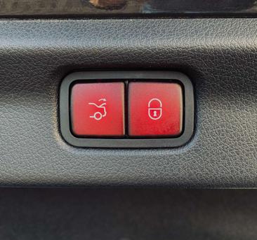 Mercedes EQE 300 — photo 19