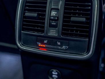 Porsche Macan S — photo 13