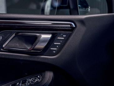 Porsche Macan S — photo 19