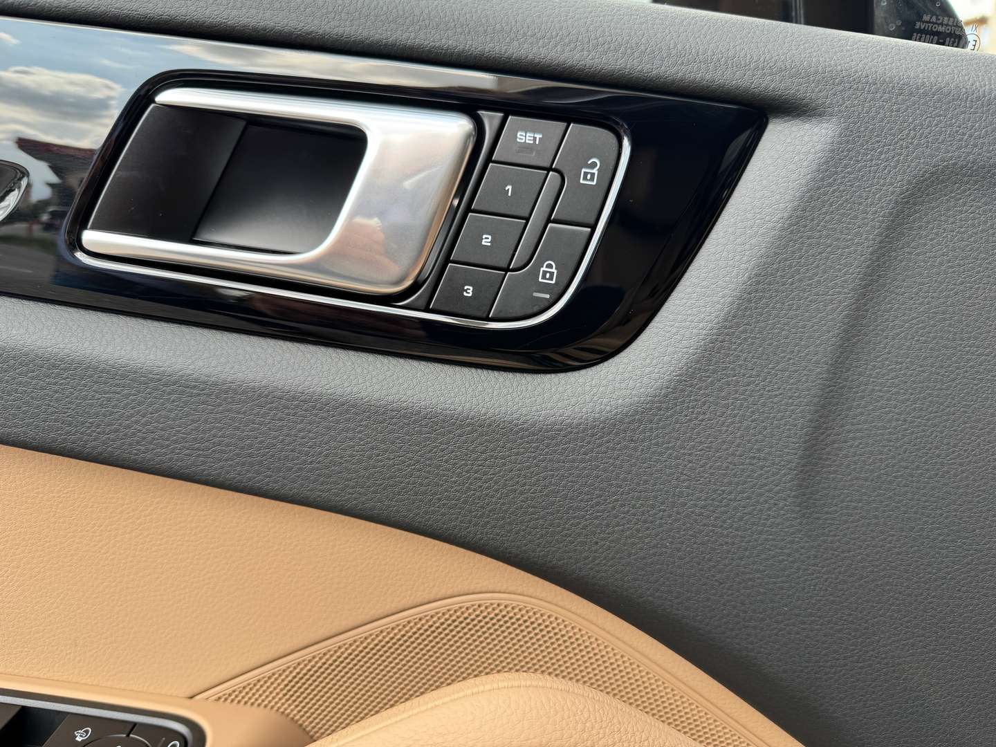 Porsche Cayenne III Platinum Edition E-Hybrid - 2022 - Joinsteer - #13