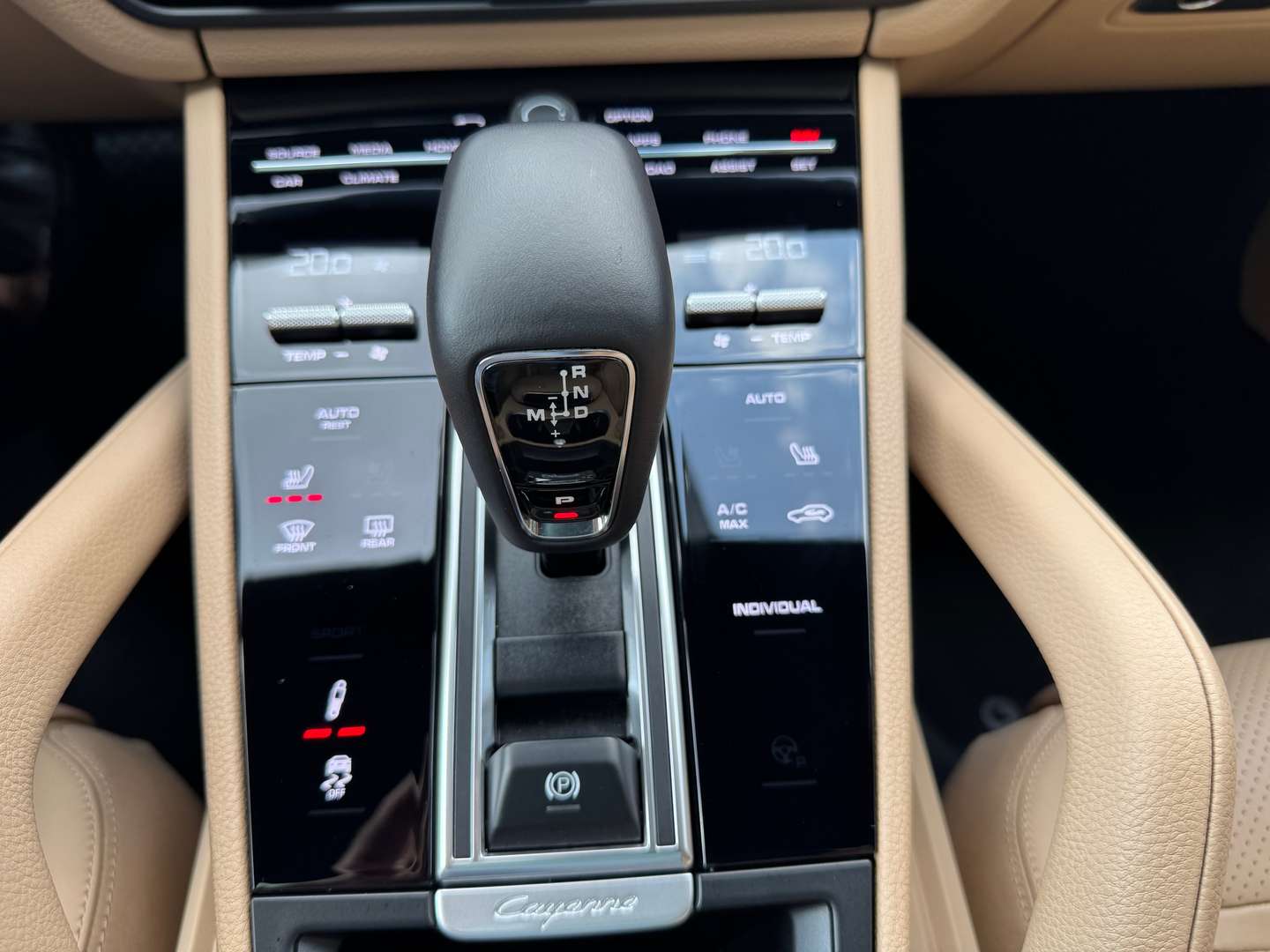 Porsche Cayenne III Platinum Edition E-Hybrid - 2022 - Joinsteer - #16