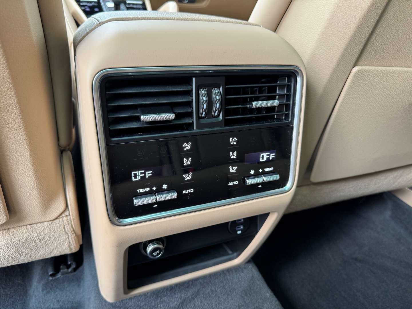 Porsche Cayenne III Platinum Edition E-Hybrid - 2022 - Joinsteer - #17